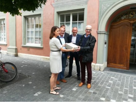 Bild bergabe